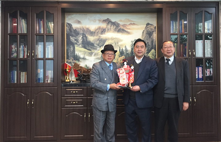 趙振元與陳宗欣教授、蛯子晴夫總經(jīng)理親切合影.png