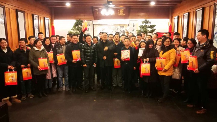 2-收到趙振元同志的慰問，欣喜寫在現(xiàn)場每一位工作人員的臉上.jpg
