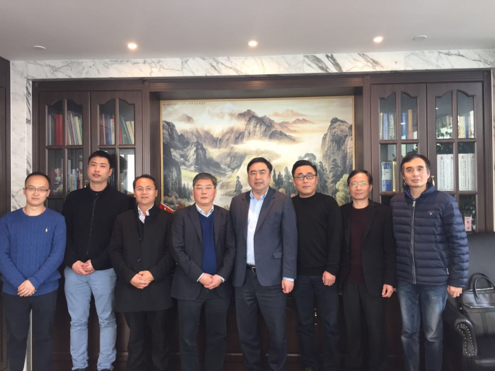2-趙振元、孫明、余才志、趙遠遠同志與無錫產(chǎn)業(yè)集團副總經(jīng)理張曉耕一行親切合影.jpg