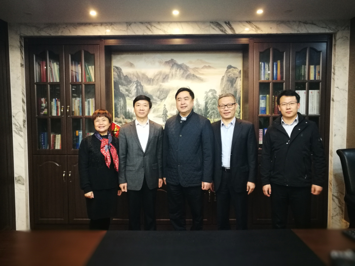 2-趙振元同志與無錫產(chǎn)業(yè)集團黨委副書記、工會主席劉濤、太極實業(yè)黨委書記褚兵、太極實業(yè)黨委副書記、工會主席陳月芳、太極實業(yè)董事會秘書丁奎一行親切合影.jpg