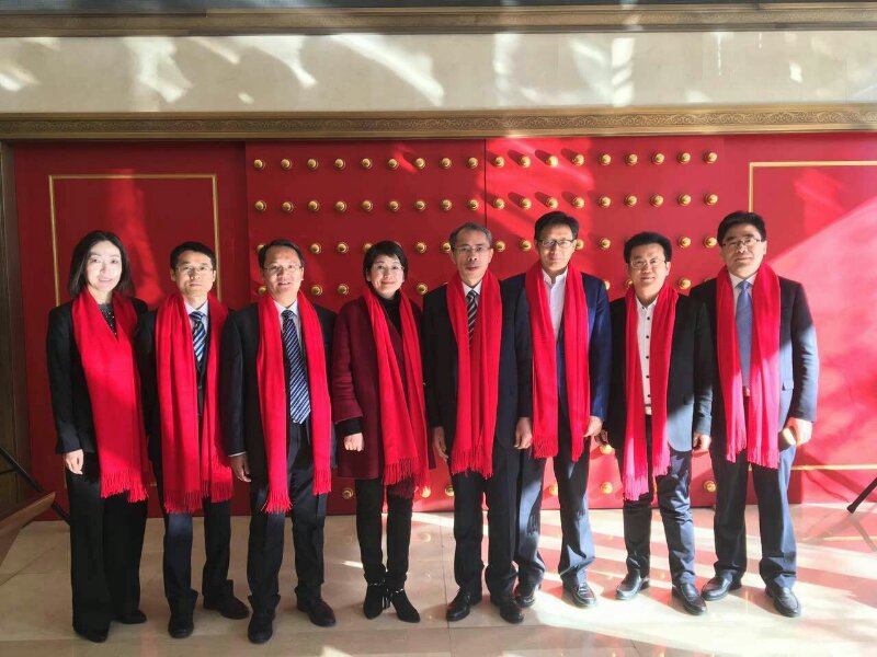 3-胡宏峻董事長(zhǎng)、薛源總經(jīng)理、王進(jìn)所長(zhǎng)、余才志副院長(zhǎng)、季超副院長(zhǎng)等在掛牌儀式上親切合影.jpg