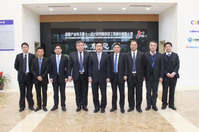 3-趙振元董事長(zhǎng)、高級(jí)副院長(zhǎng)季超等與上海寶冶集團(tuán)白小虎董事長(zhǎng)、陳剛總經(jīng)理一行親切合影.jpg