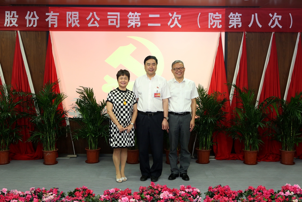合影-趙振元書記與太極實(shí)業(yè)黨委書記褚兵、黨委副書記兼工會(huì)主席陳月芳合影.jpg